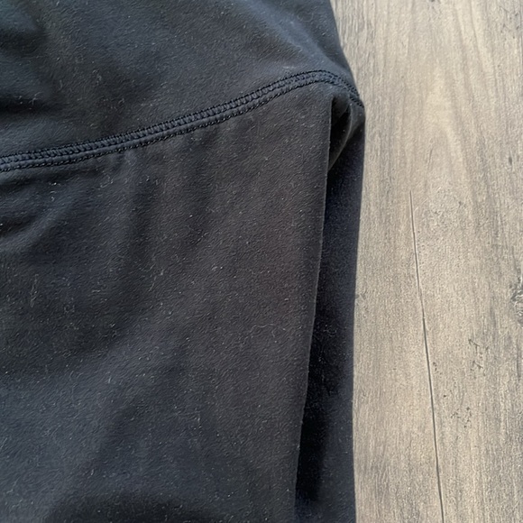 Women’s American Eagle Large Black Bike Shorts super soft in good condition - Picture 9 of 10